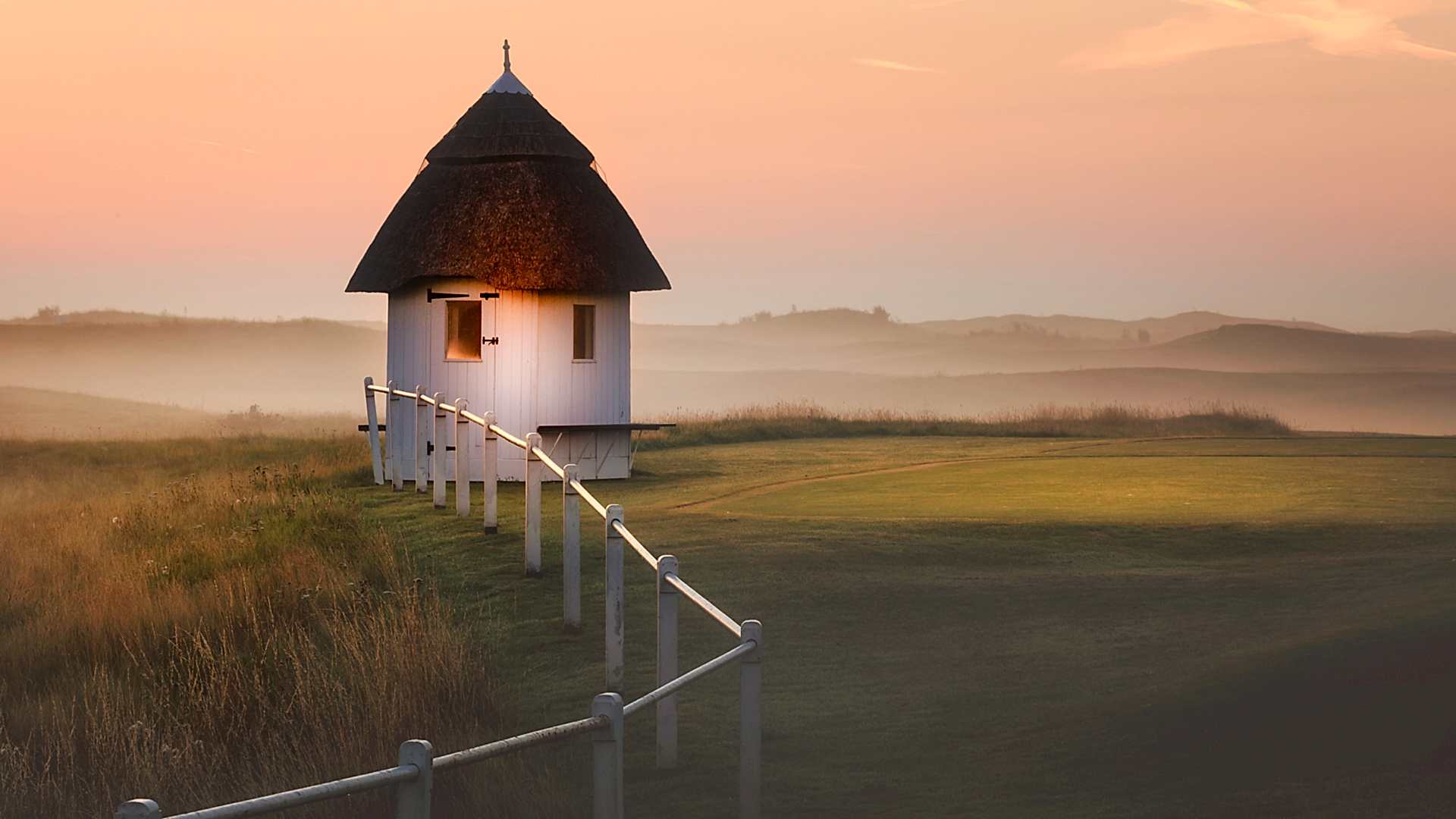 Starters huts at the Jokabet Golf Club